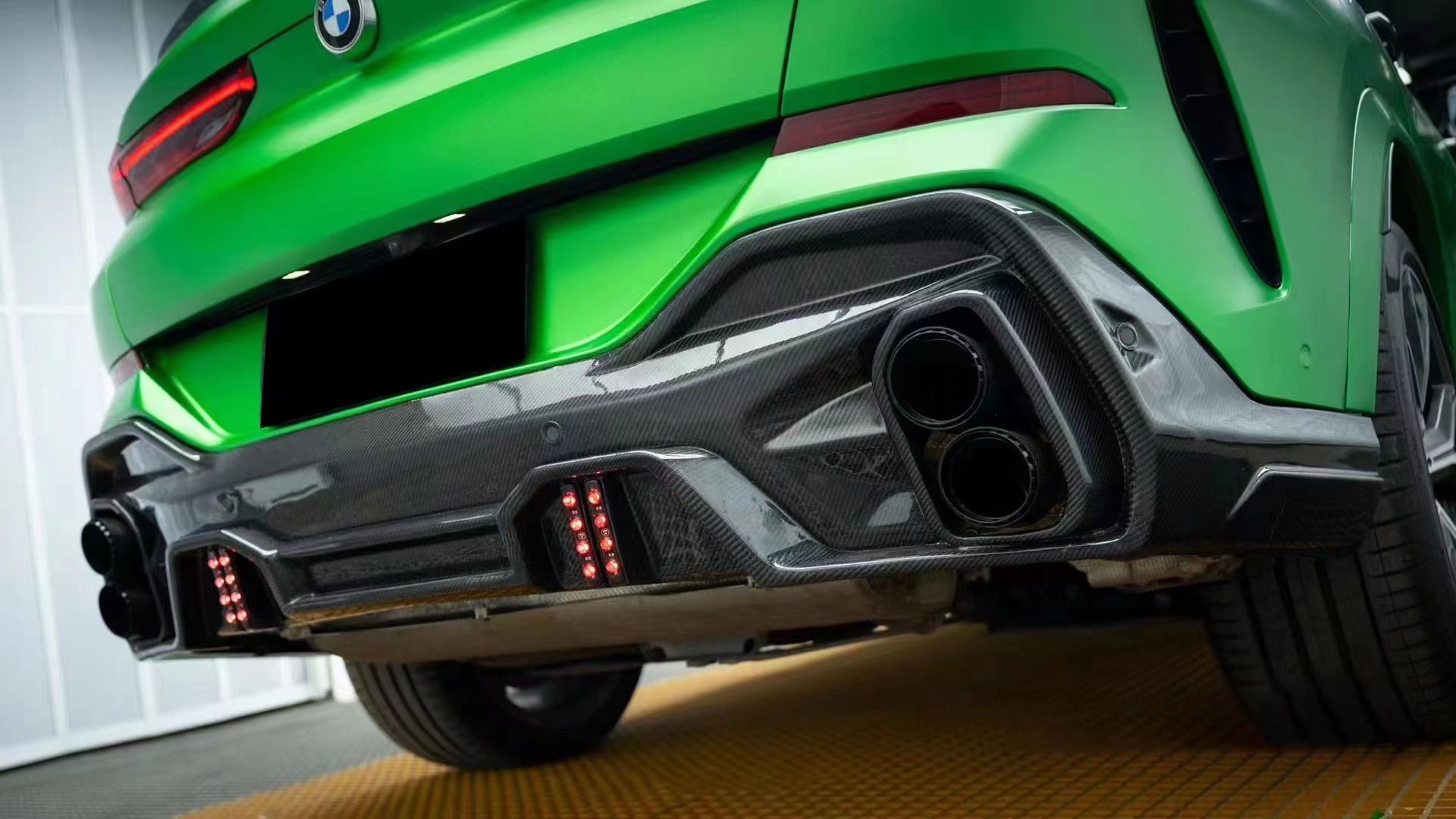 Runde Hot Sales Carbon Fiber Body Kit for BMW X6 Upgrade Larte Style Front Lip Grille Rear Diffuser Side Skirt Exhaust Tipe