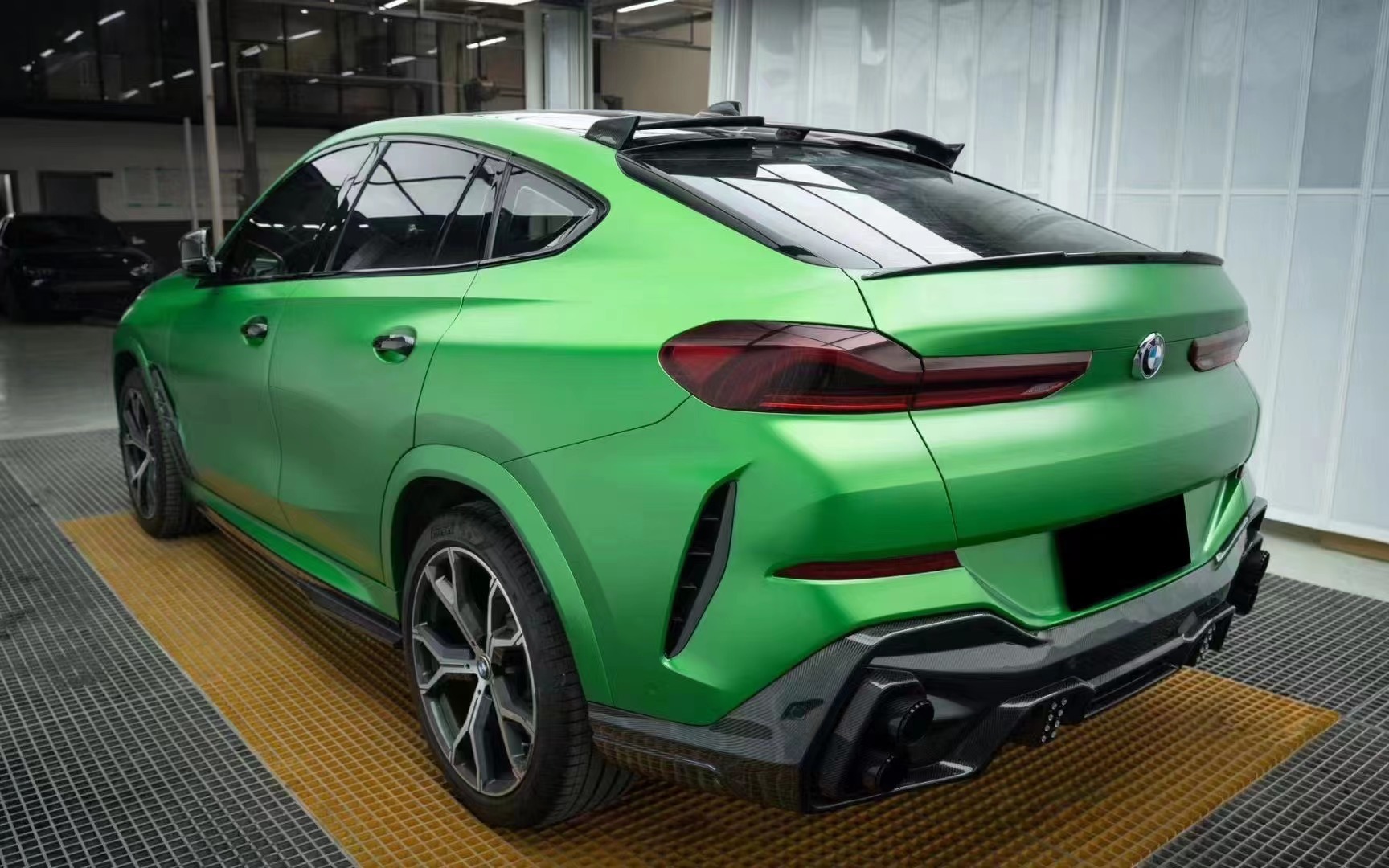 Runde Hot Sales Carbon Fiber Body Kit for BMW X6 Upgrade Larte Style Front Lip Grille Rear Diffuser Side Skirt Exhaust Tipe